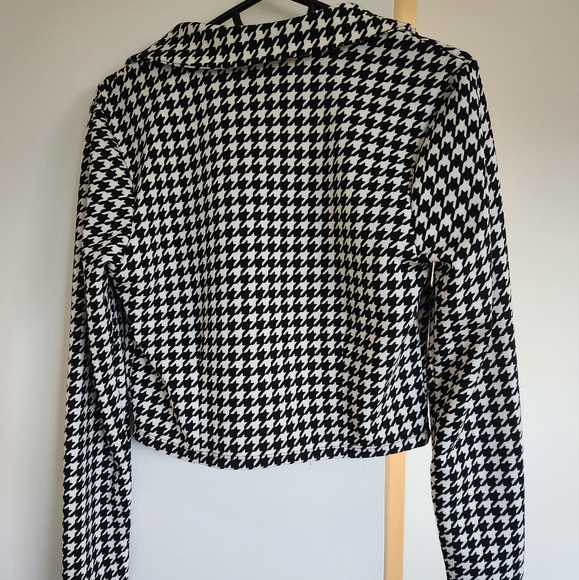 Stylish Black and White Houndstooth Women's Jacket - Picture 2 of 3